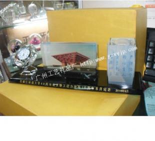 上海水晶辦公用品精品選購指南 從水晶筆筒到三件套，打造優(yōu)雅辦公空間